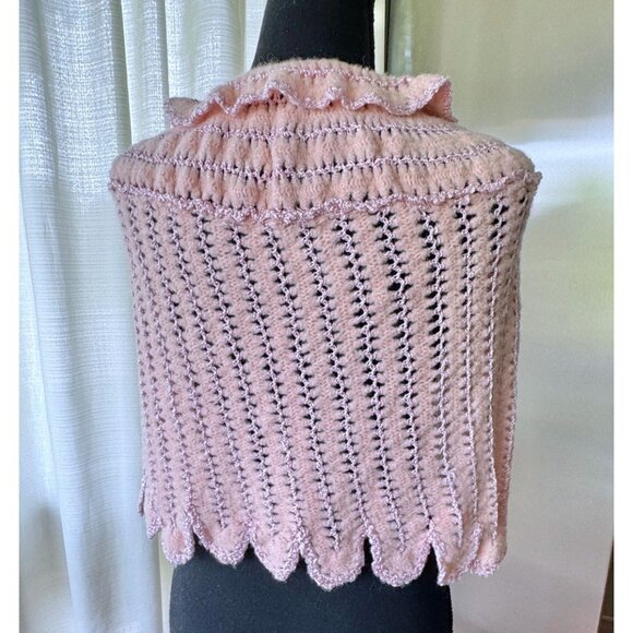 Vintage 50s bed jacket, soft pastel pink crocheted bed robe, knitted capelet - Picture 6 of 10